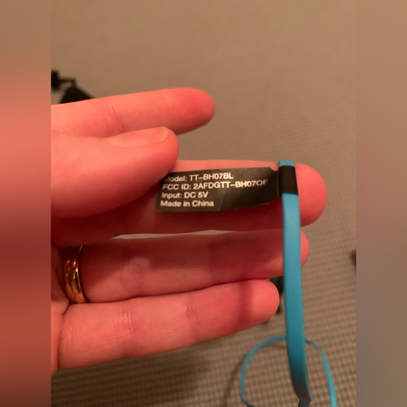 TaoTronics Earbuds - Picture 2 of 4